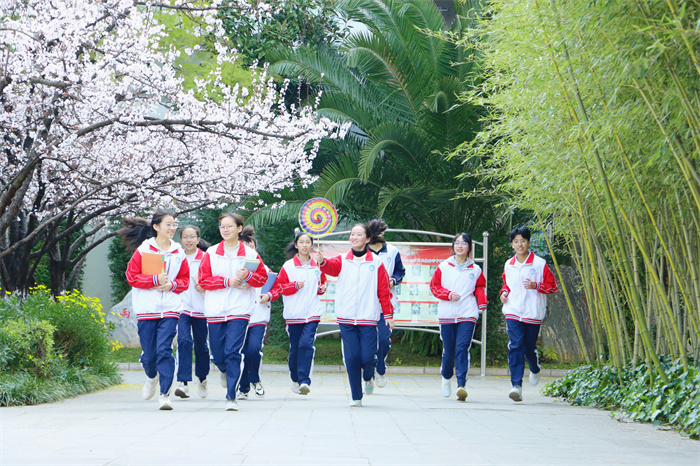 从这里出发,向梦想奔去 从这里出发,向梦想奔去