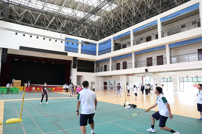 11、羽毛球社