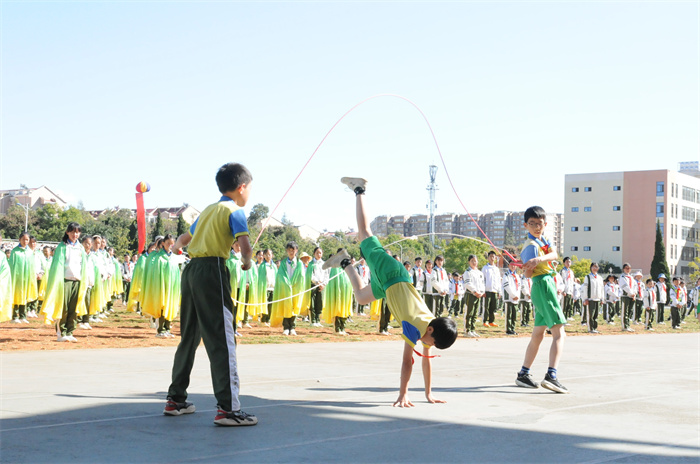 花样跳绳 (1) 花样跳绳 (1)