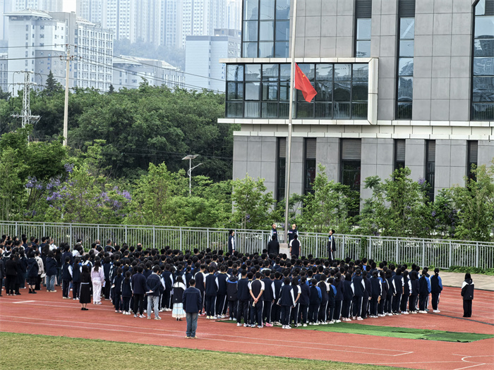 国旗下的思政课