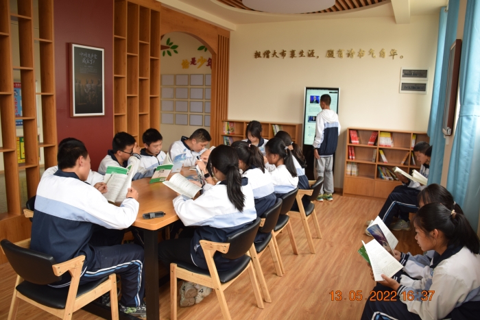 学生在阅读空间自主阅读 学生在阅读空间自主阅读