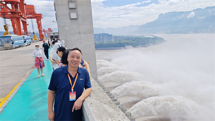 昆明市青年教师大讲赛一等奖,晋宁县高中思想政治骨干教师,晋宁县优秀教师,晋宁县高考业绩突出教师奖 伊红文 昆明市青年教师大讲赛一等奖,晋宁县高中思想政治骨干教师,晋宁县优秀教师,晋宁县高考业绩突出教师奖 伊红文