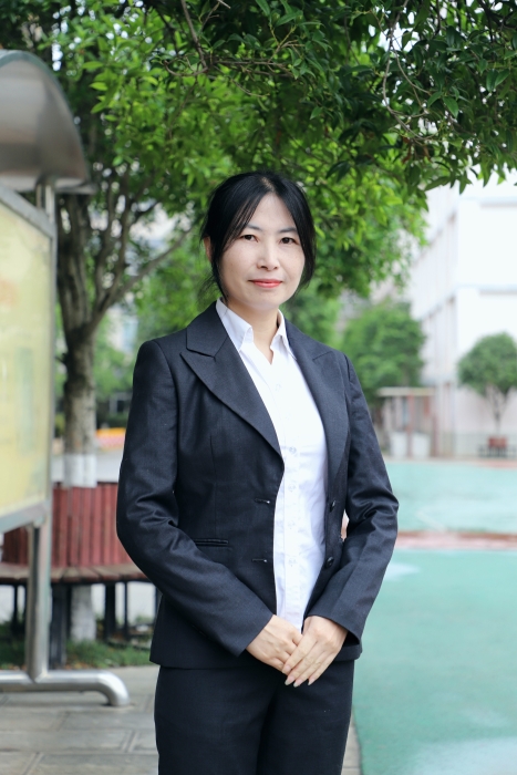 高中思政区级教坛新秀:张霞 高中思政区级教坛新秀:张霞