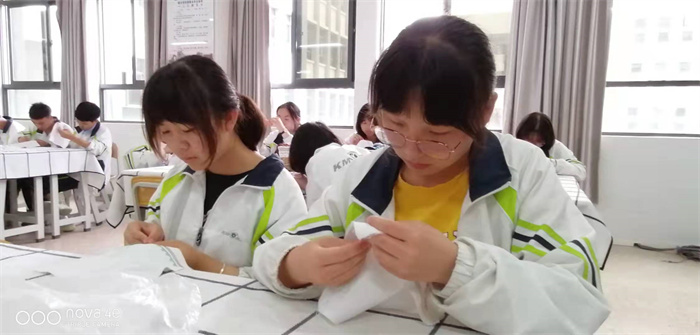 刺绣社 (2) 刺绣社 (2)