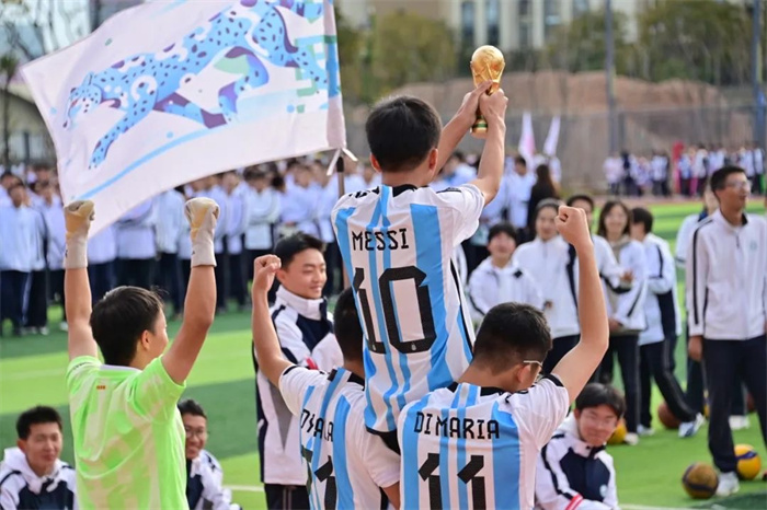 2. 足球比赛 2. 足球比赛