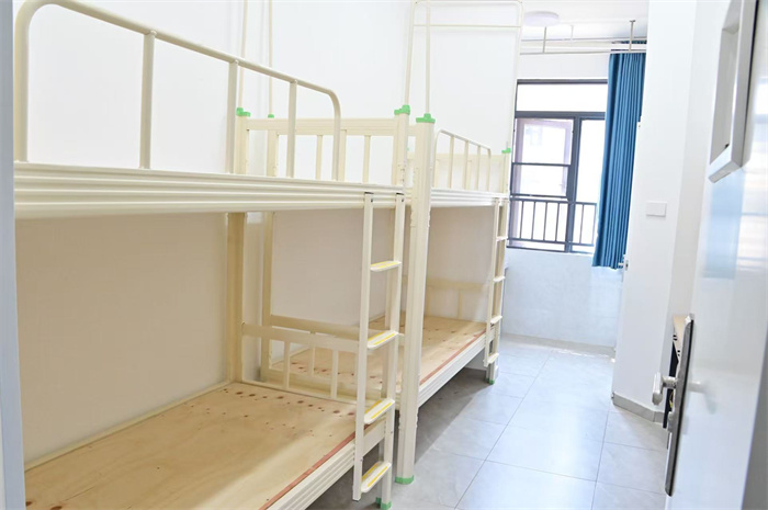 8. 学生宿舍 8. 学生宿舍