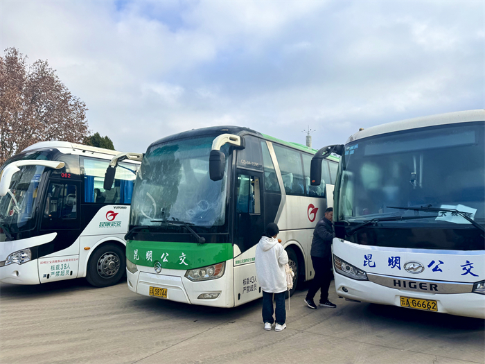 月假有专车接送