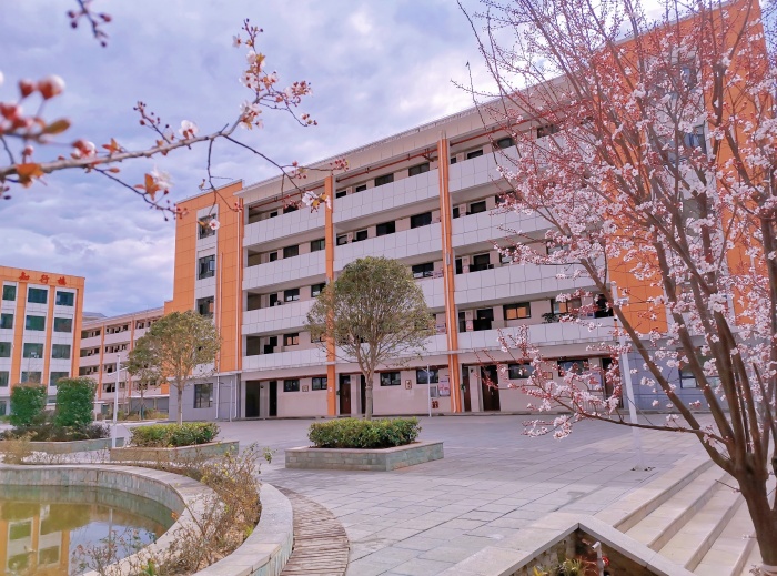 大关复兴中学校园景色2