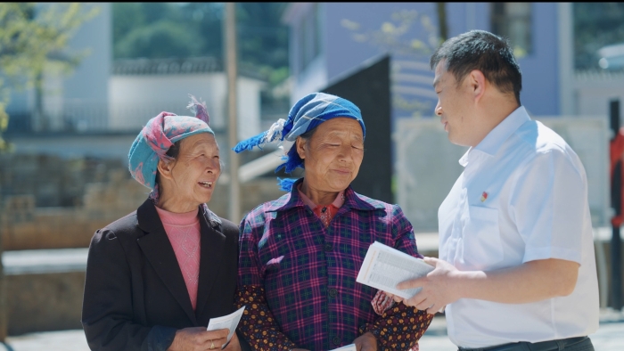 4.昆明市社保服务先锋队员在团结乡开展社保宣传