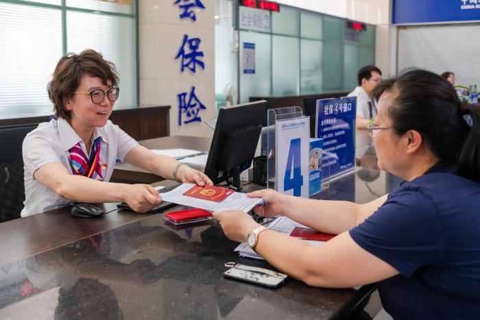 6.微笑服务暖人心——昆明市社保服务经办窗口 6.微笑服务暖人心——昆明市社保服务经办窗口