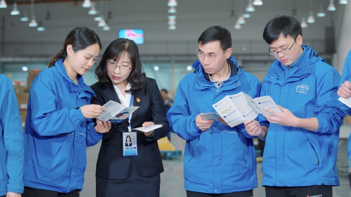9.社保服务进企业 面对面宣讲暖民心——昆明市社保服务先锋队员进企业宣讲社保政策