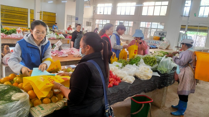 8.楚雄州永仁县开展进市场，进乡镇宣传活动