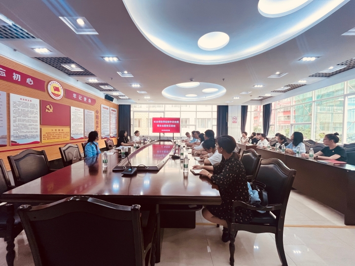 9.红河州个旧市社保中心将“党建+业务”理念贯穿始终，以提升社保服务科学化、精细化管理水平为重点，联合市税务局党支部开展“社会保险费征缴争议处理联合主题党日活动”，积极解决社保费征收过程中疑点、难点、堵点问题。