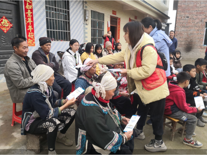 10.社保服务进万家——文山州富宁社保服务先锋队入村宣讲政策
