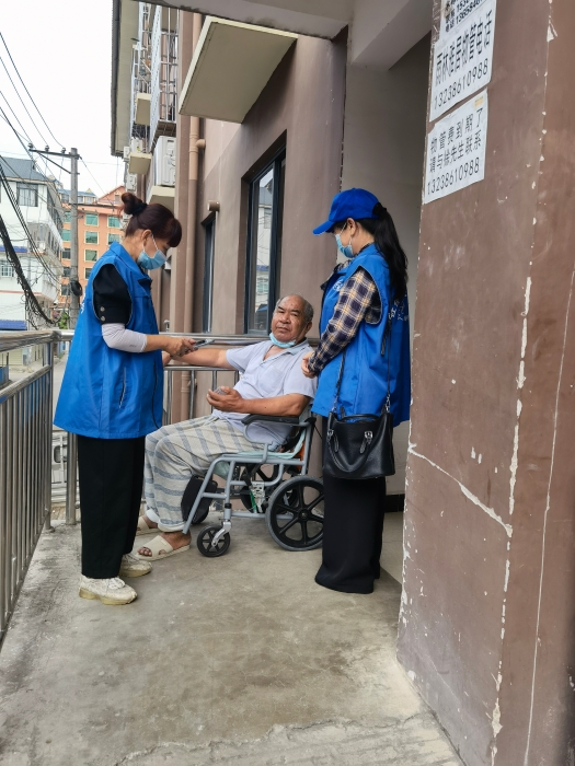 3.社保服务送上门，为民解忧心连心——西双版纳州社保服务先锋队为独守老人进行上门生存认证
