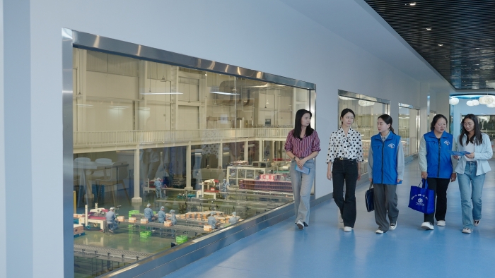 5.社保服务送上门 政策宣传做到位——大理州社保中心到企业开展社保政策宣传