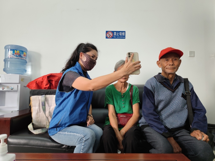 6.社保服务走进门，领待认证不用愁