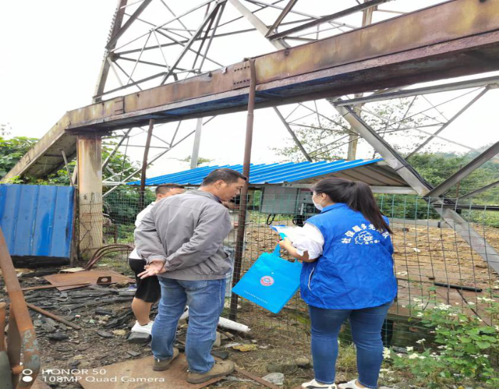 5.怒江州社保服务进万家——进工业园区宣传社保相关政策，进行工伤预防培训